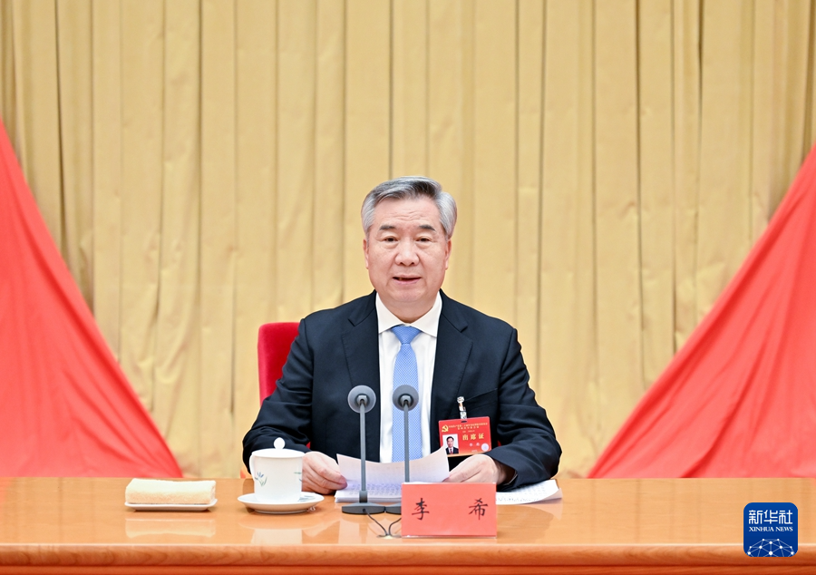 ??1月6日，中國(guó)共產(chǎn)黨第二十屆中央紀(jì)律檢查委員會(huì)第四次全體會(huì)議在北京開幕。中共中央政治局常委、中央紀(jì)律檢查委員會(huì)書記李希代表中央紀(jì)律檢查委員會(huì)常務(wù)委員會(huì)作題為《深入推進(jìn)黨風(fēng)廉政建設(shè)和反腐敗斗爭(zhēng)，以全面從嚴(yán)治黨新成效為推進(jìn)中國(guó)式現(xiàn)代化提供堅(jiān)強(qiáng)保障》的工作報(bào)告。